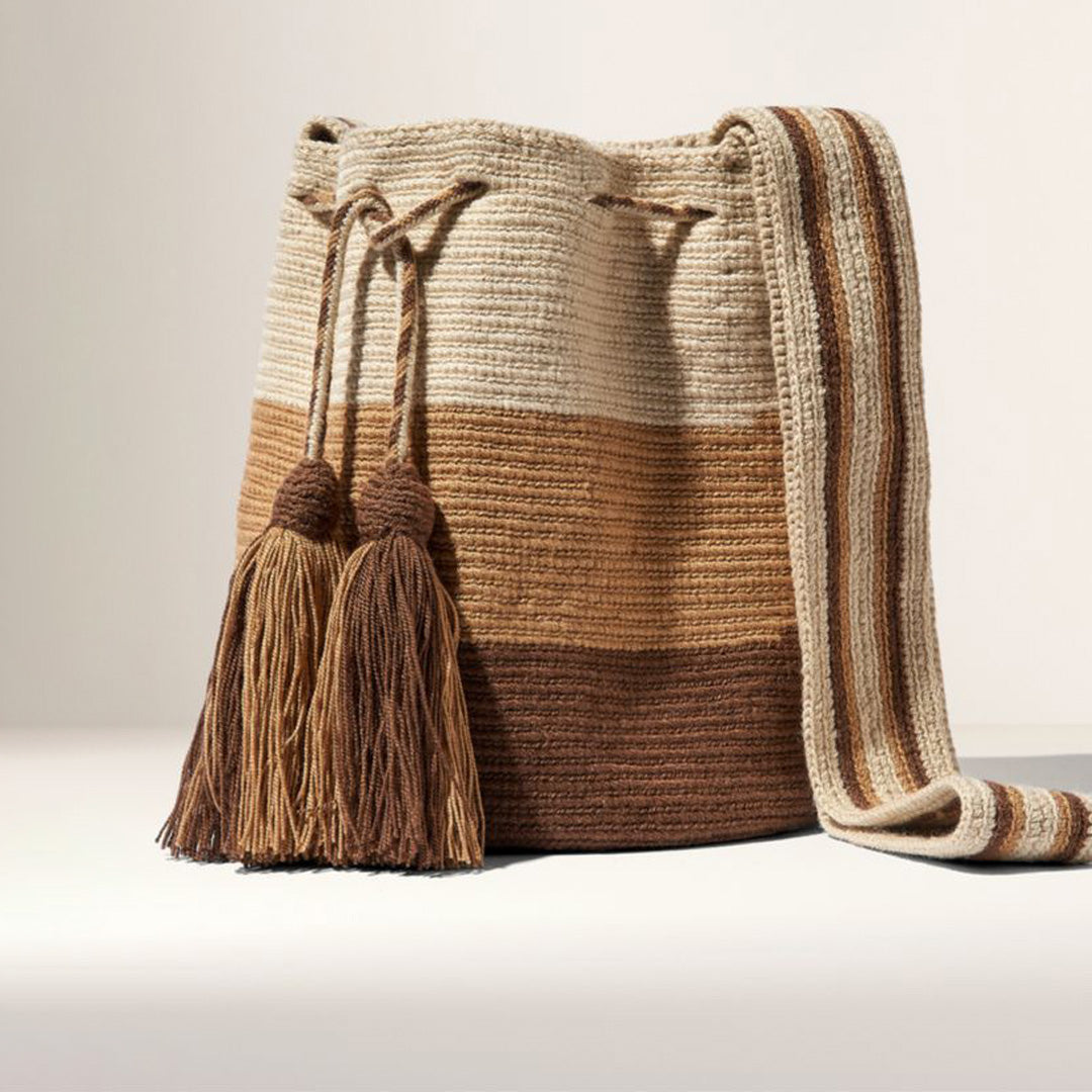 حقيبة كروشيه يدوية مع شرابات