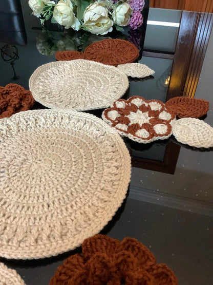 مفرش طاولة كروشيه يدوي