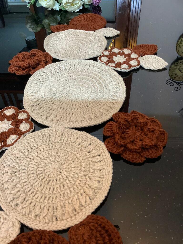 مفرش طاولة كروشيه يدوي